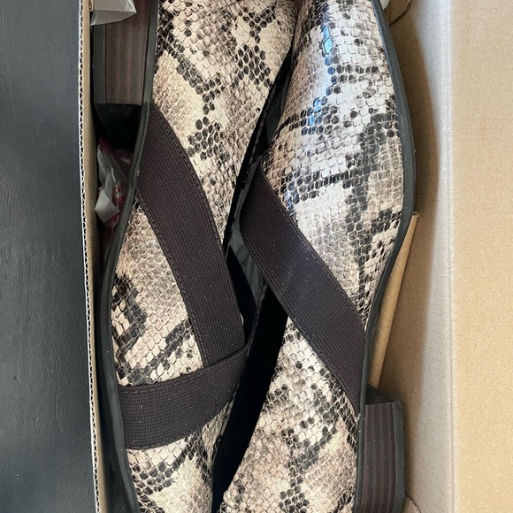 Clarks Taupe Snake Flats 8.5W - Picture 2 of 8